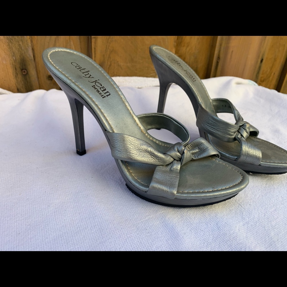 Metallic grey Cathy Jean heels